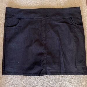 Attyre black skort